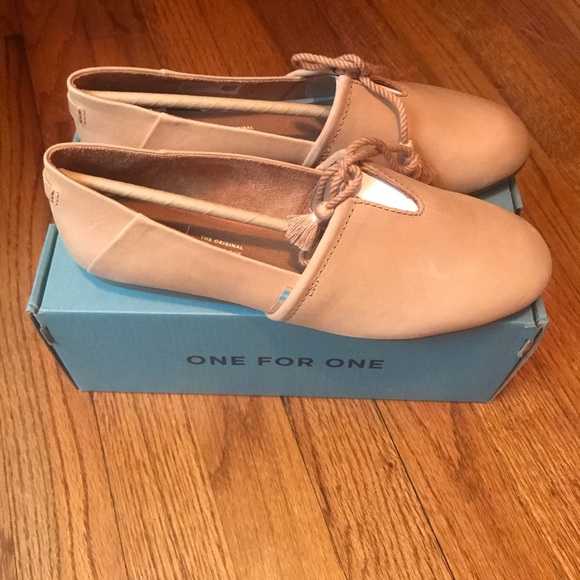 toms kelli flats honey